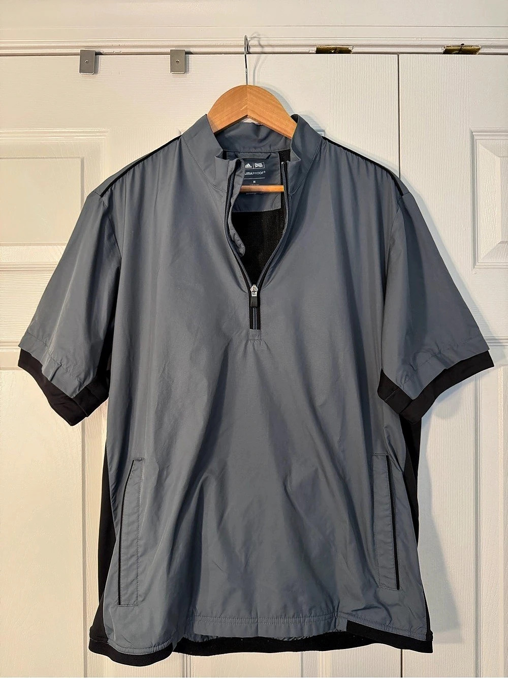 adidas Climaproof Wind Half-Zip Short Sleeve Windshirt Gray & Black. Size M